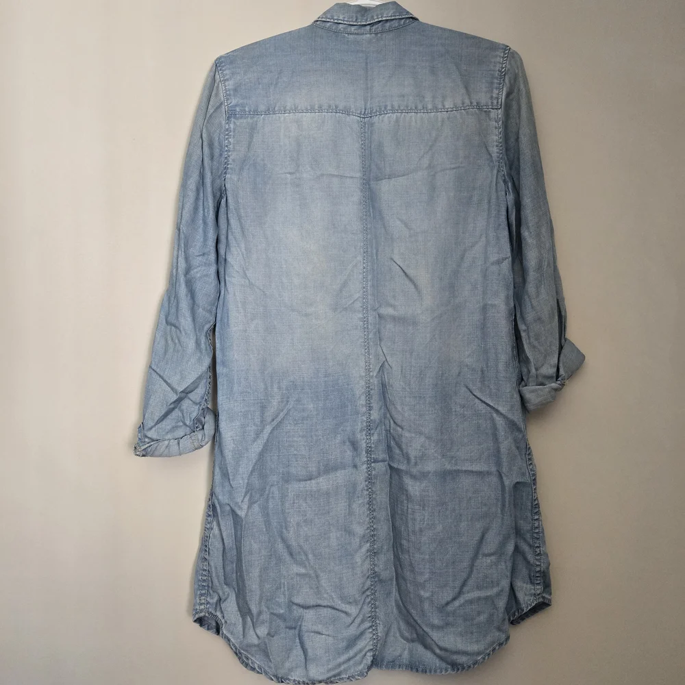 H&M Light Blue Button Down Shirt - Picture 2 of 4